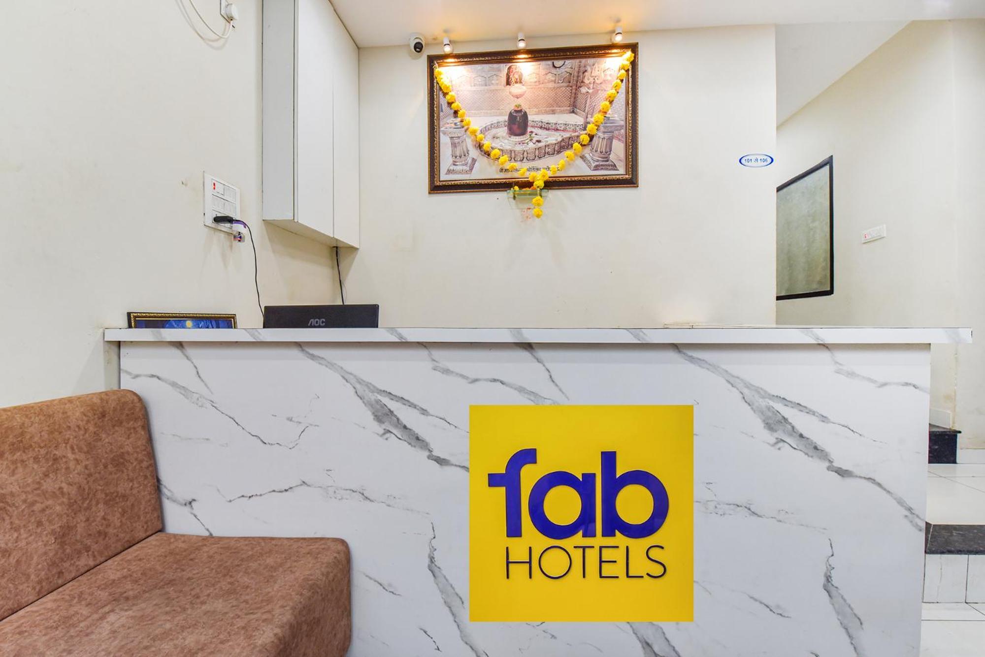 Fabexpress Devani Palace Ujjain Bagian luar foto