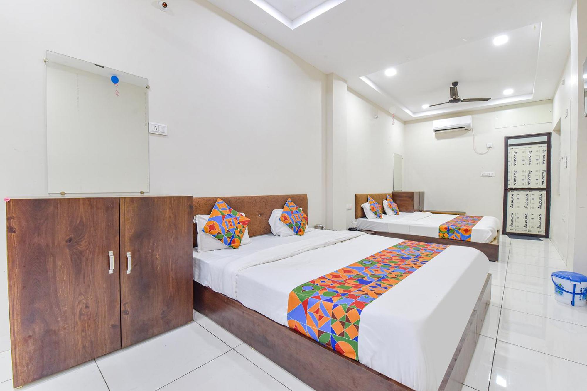 Fabexpress Devani Palace Ujjain Bagian luar foto