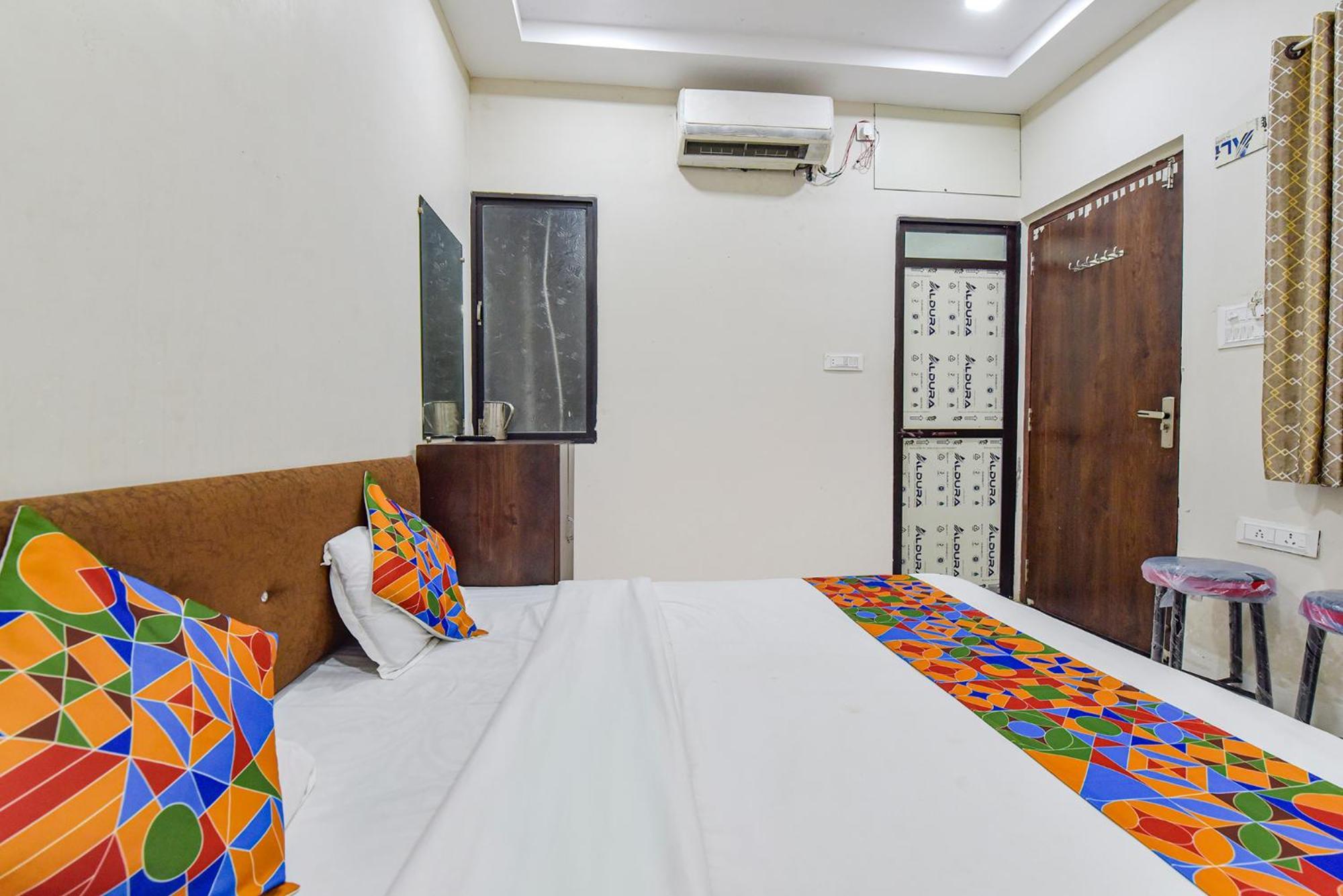 Fabexpress Devani Palace Ujjain Bagian luar foto