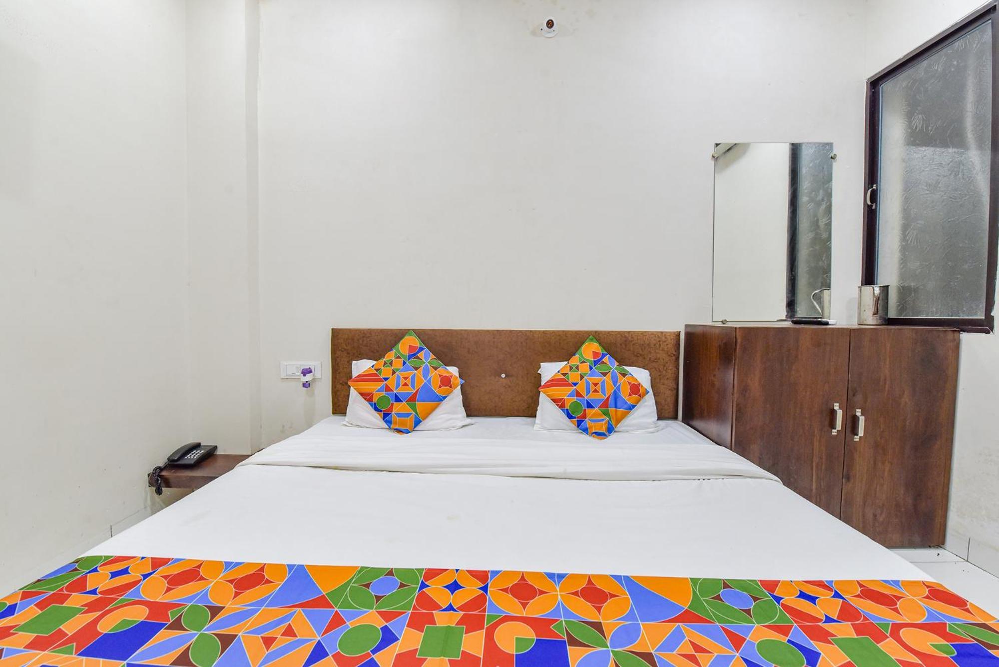 Fabexpress Devani Palace Ujjain Bagian luar foto