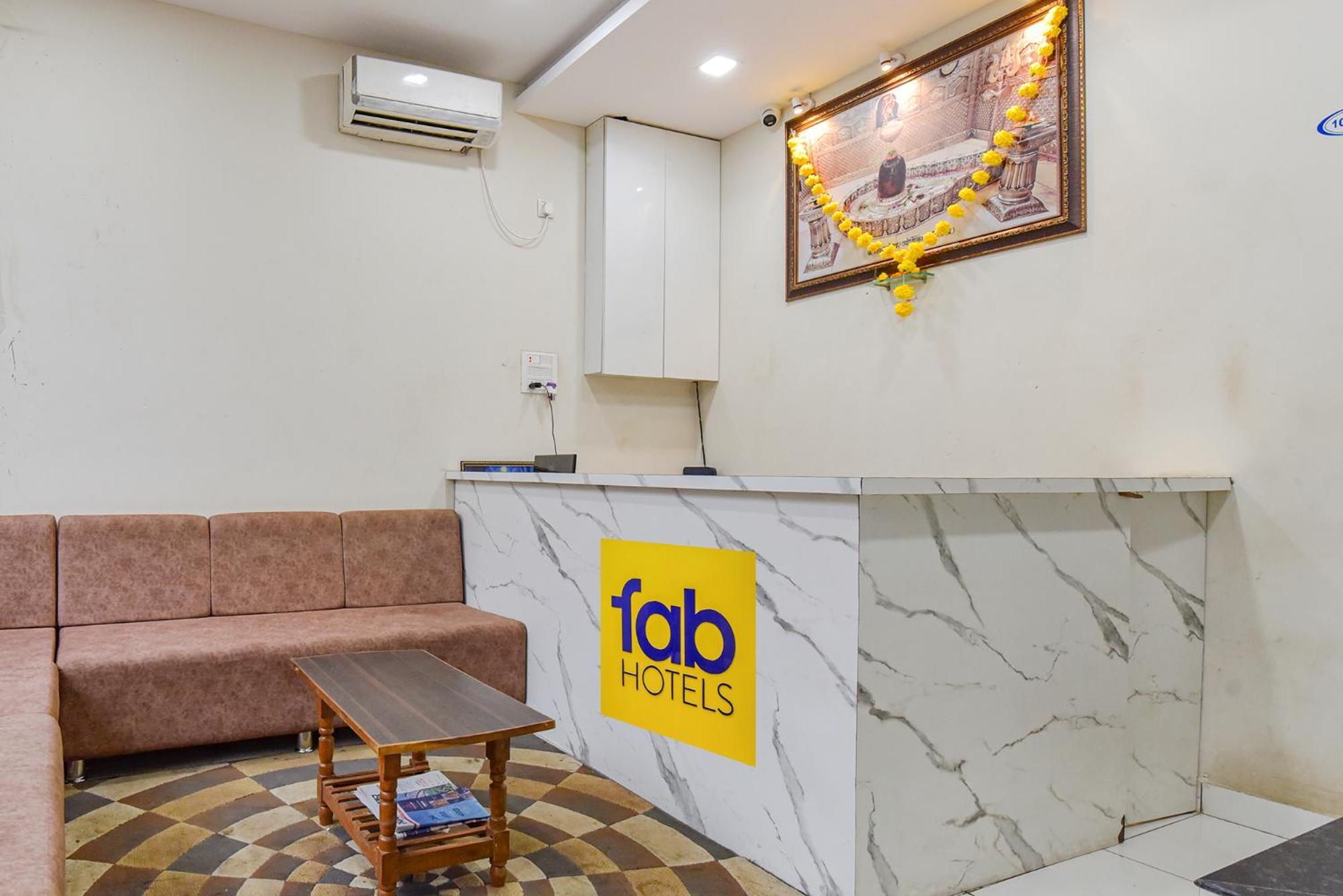 Fabexpress Devani Palace Ujjain Bagian luar foto