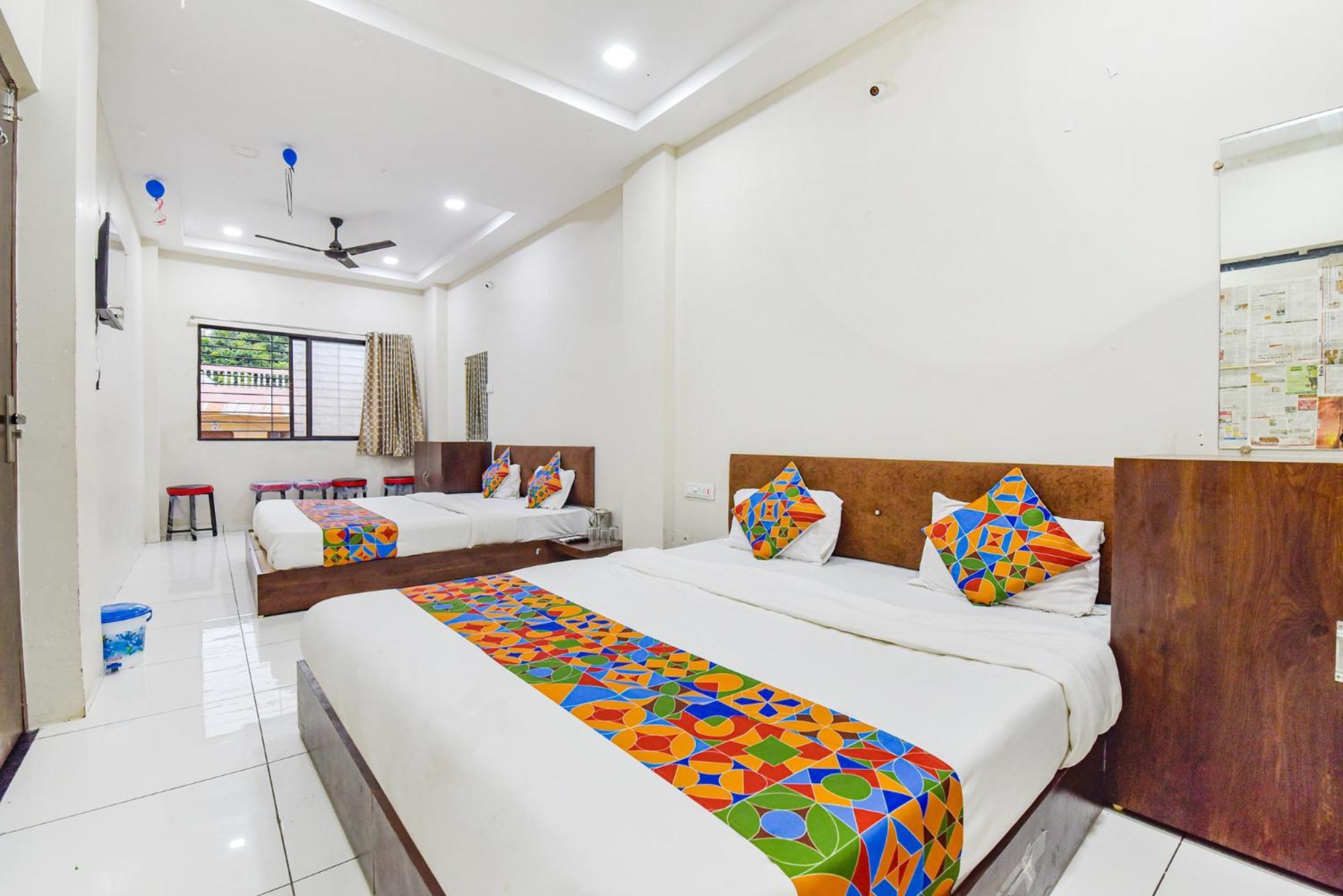 Fabexpress Devani Palace Ujjain Bagian luar foto