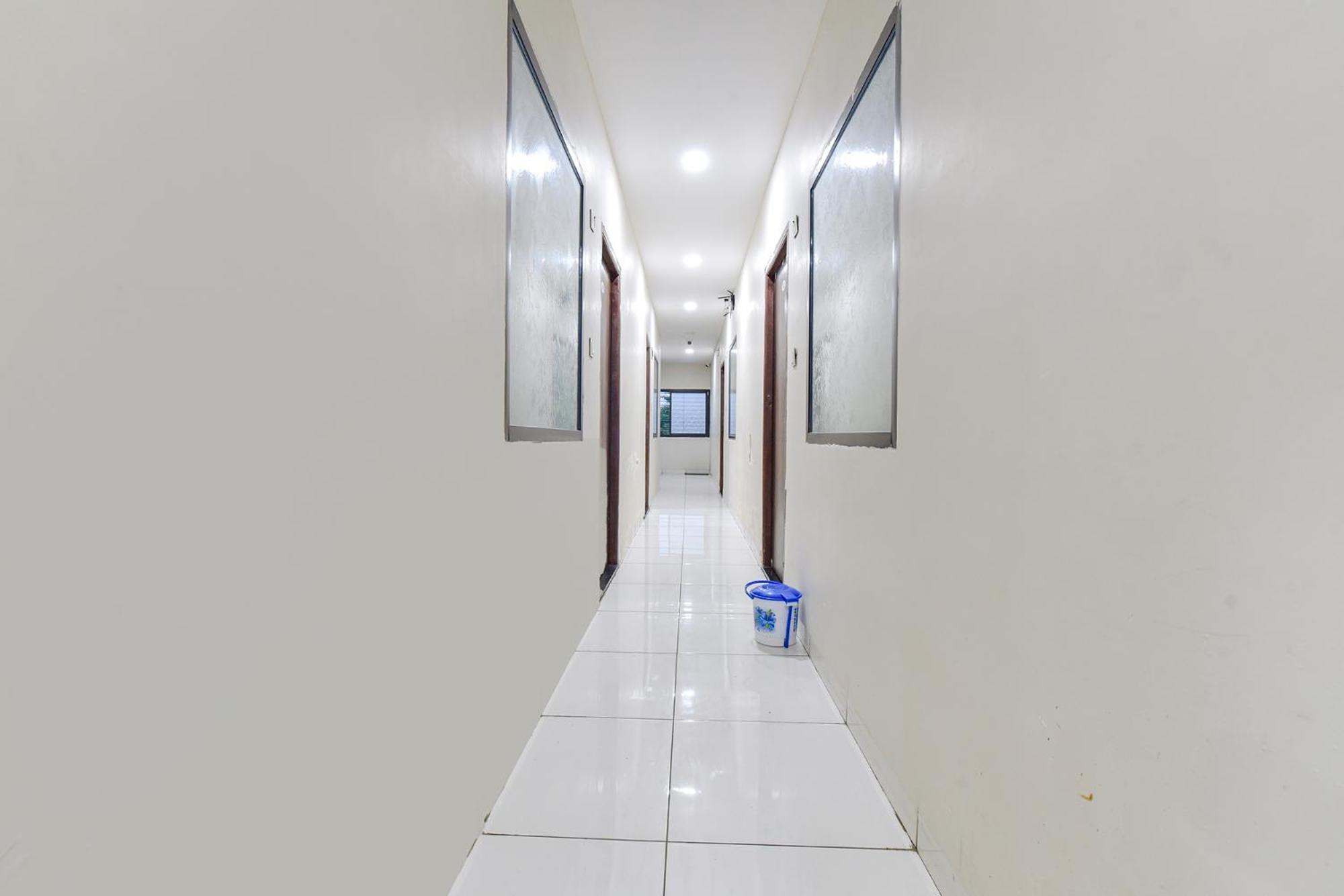 Fabexpress Devani Palace Ujjain Bagian luar foto