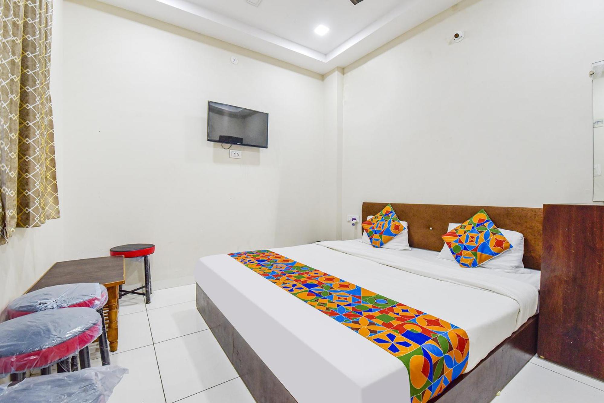 Fabexpress Devani Palace Ujjain Bagian luar foto
