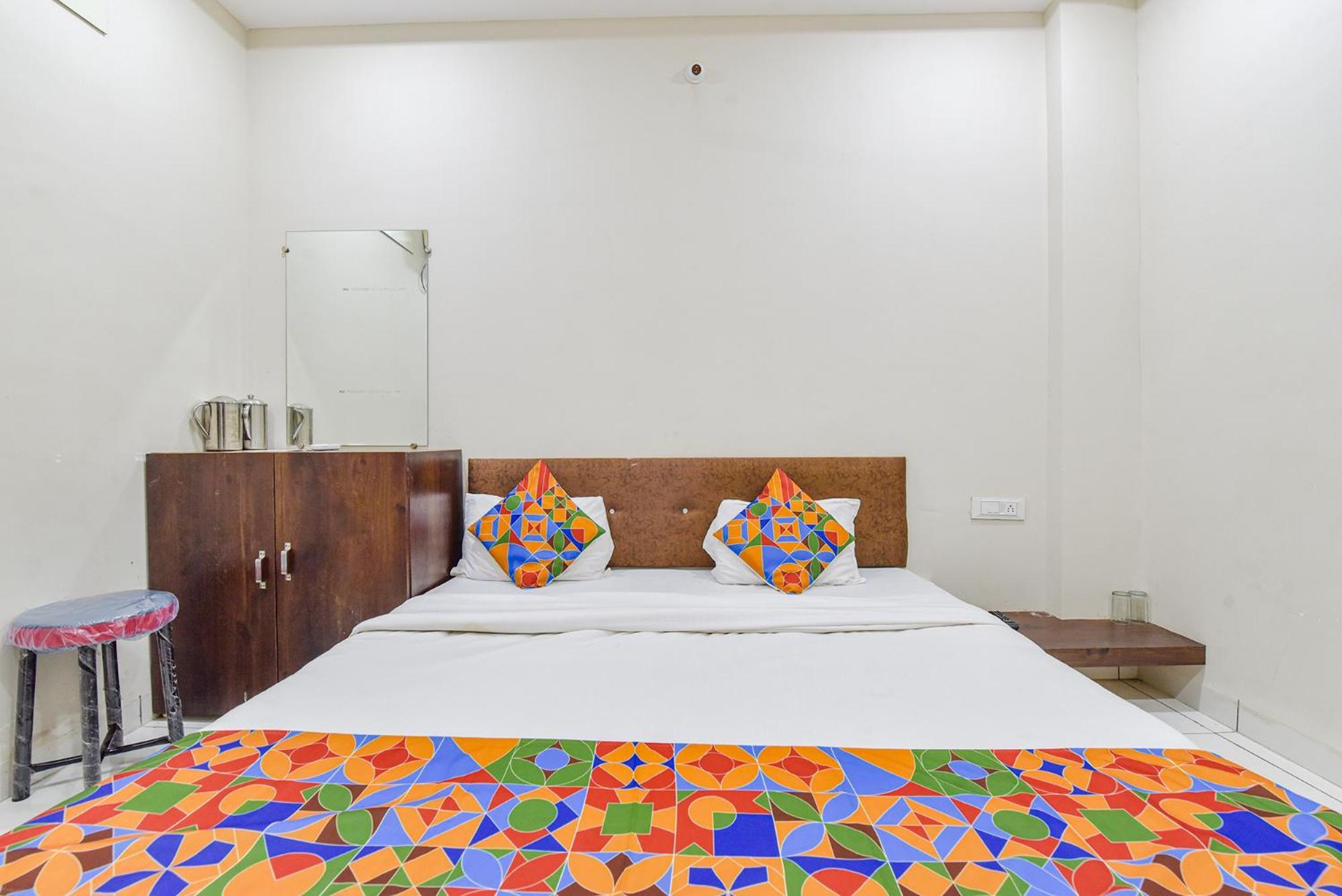 Fabexpress Devani Palace Ujjain Bagian luar foto
