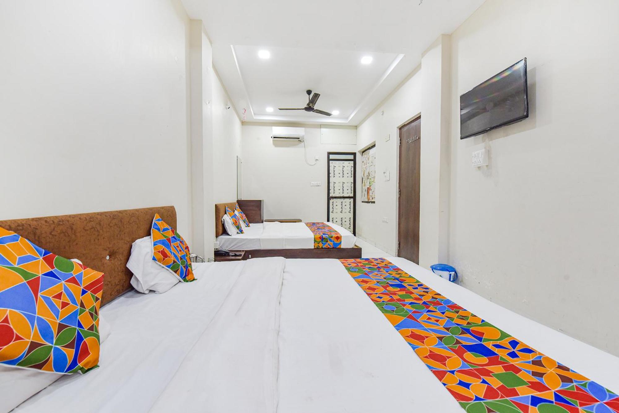Fabexpress Devani Palace Ujjain Bagian luar foto