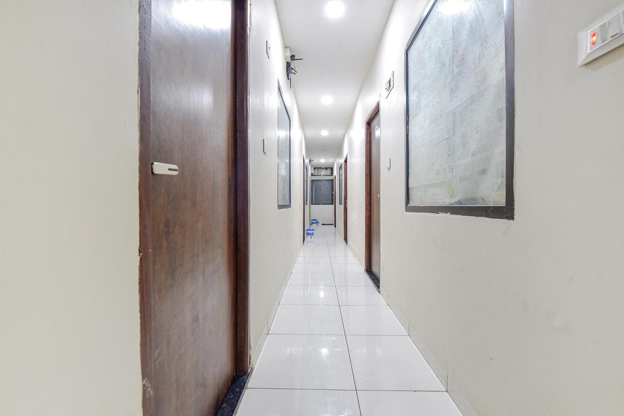 Fabexpress Devani Palace Ujjain Bagian luar foto